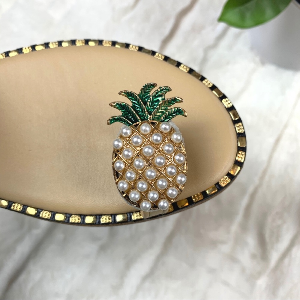 Cream pineapple toe ring sandals - Picture 3 of 6